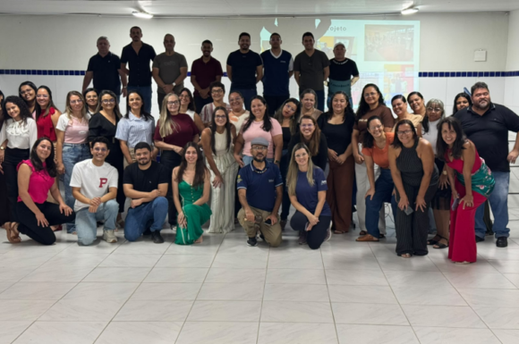 AÇÕES PIBID:  INTEGRANTES DO PIBID/FAFOPST REALIZAM FORMAÇÃO INTERDISCIPLINAR PARA PROFESSORES DA REDE BÁSICA DE CALUMBÍ – PE COM A TEMÁTICA DAS LEIS 10.639/03 E 11.645/08.